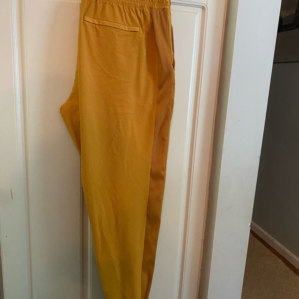 Athleta Brooklyn Jogger - textured